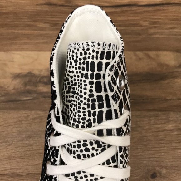 CONVERSE CTAS HIGH TOP BRAND NEW - Picture 6 of 15